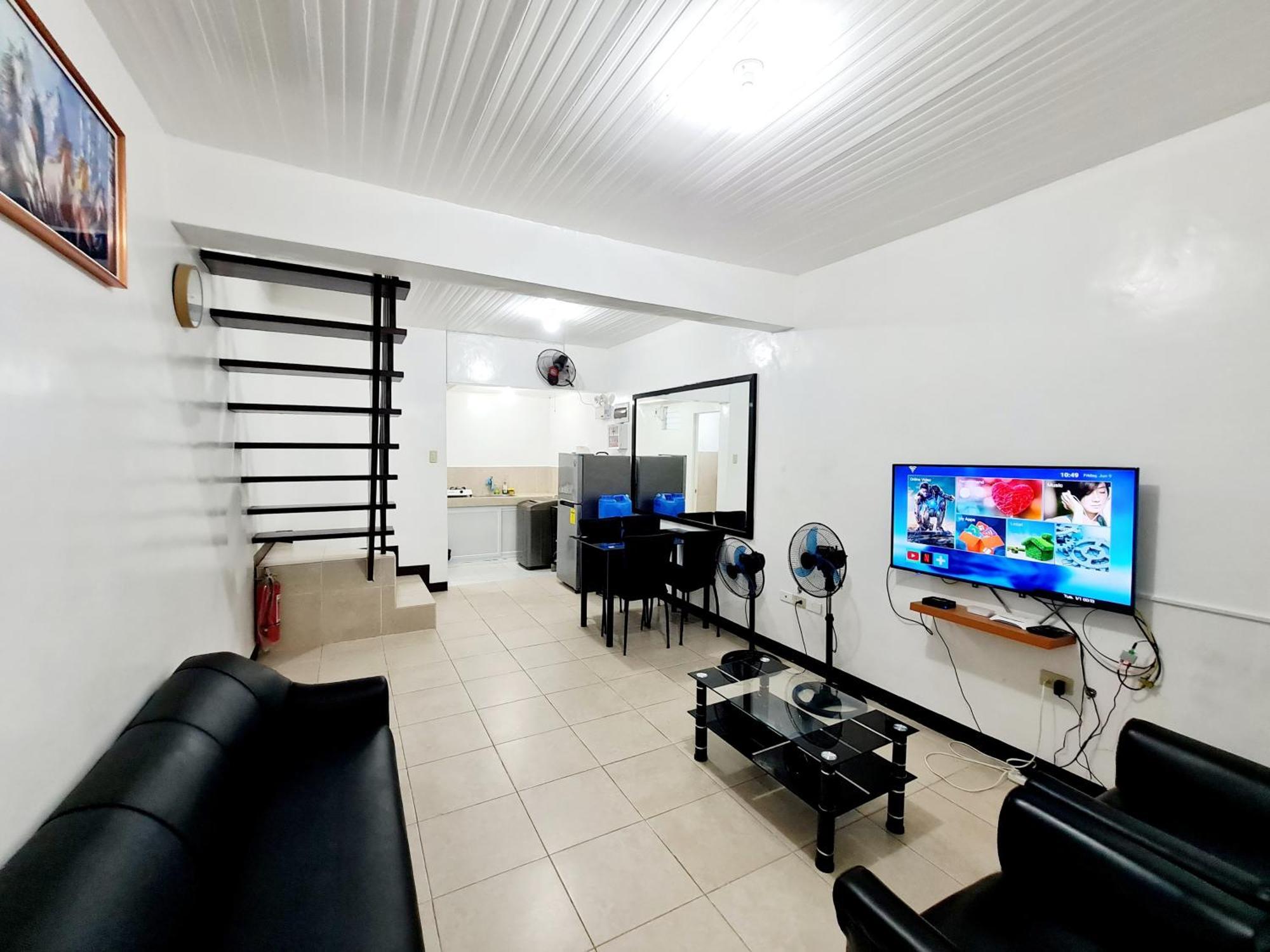 Transient Maple L82 Holiday home Calapan